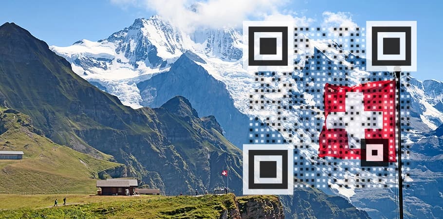 Secure QR Code vor einer Schweizer Bergkulisse, in dessen Codefläche eine Schweizer Fahne sichtbar bleibt